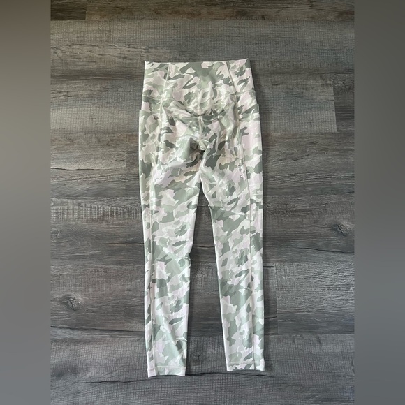 ATHLETA Salutation Stash Pocket II Printed Tight Green
Camo Small Pink Gym Yoga - Picture 6 of 6